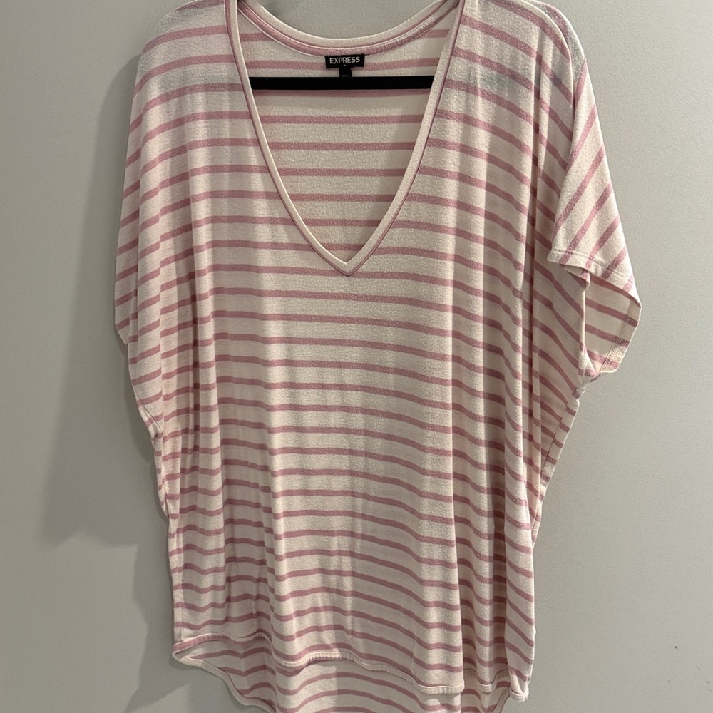 🧡 EXPRESS V-Neck Short Sleeve Top